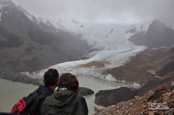 Observando as montanhas, glaciares e lagoas do Parque Nacional Los Glaciares, perto de El Chaltén, na Argentina